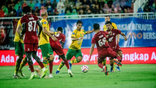 PSM dan Persebaya Berburu Poin Penuh, Selisih 1 Angka Jadi Taruhan