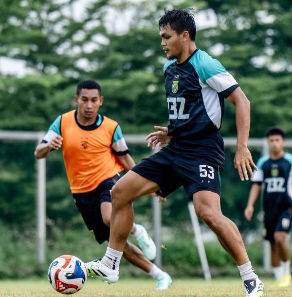 Uston Nawawi Siapkan Strategi Redam PSM yang Tengah On Fire