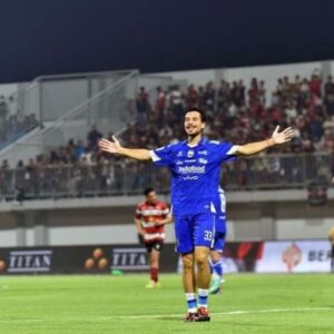 Persib Pesta Gol, Thom Haye Ukir Gol Perdana Berbaju Maung Bandung