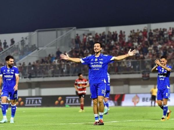Persib Pesta Gol, Thom Haye Ukir Gol Perdana Berbaju Maung Bandung