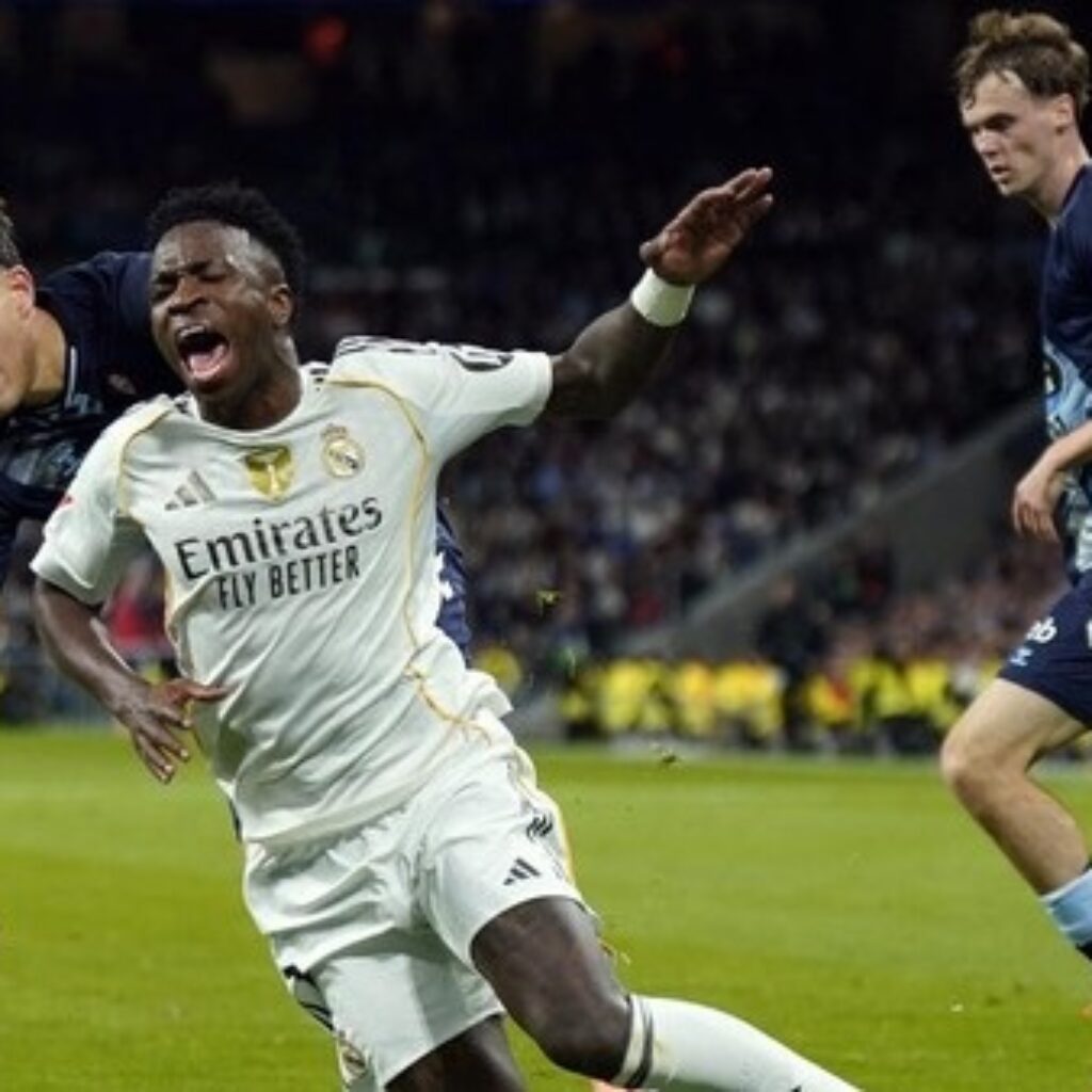 Kalah 0-2 dari Celta Vigo, Real Madrid Babak Belur dan Dihujani Kartu Merah