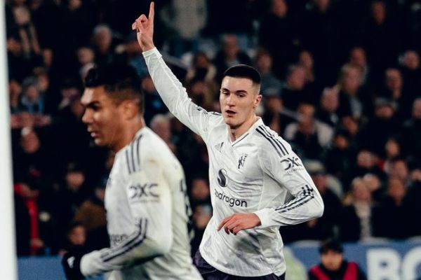 MU Gagal Menang di Markas West Ham, Carrick Ungkap Kekecewaan