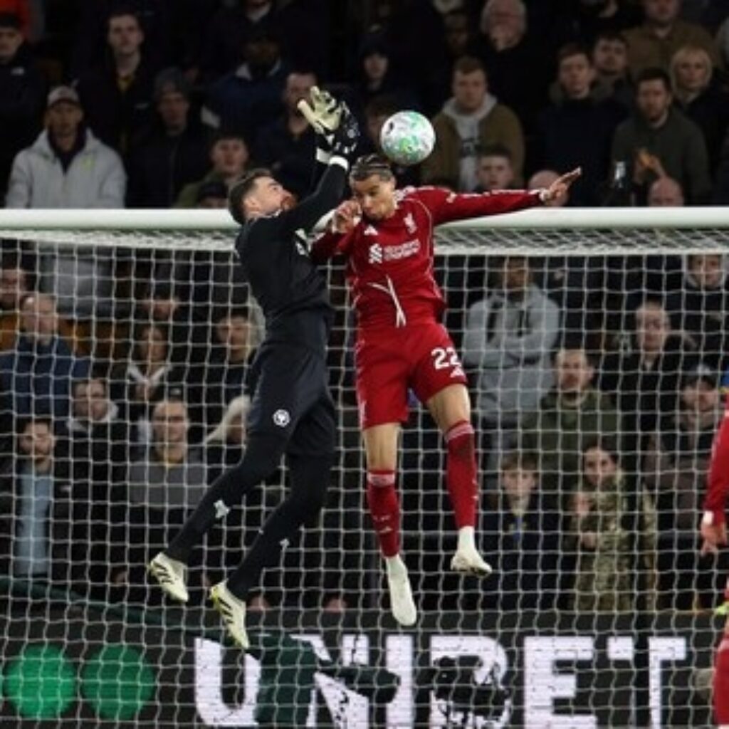Tiga Kali Kalah di Injury Time, Liverpool Kehilangan Banyak Poin